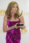Julia Louis-Dreyfus recibió su tercer Emmy consecutivo a la mejor actriz en una serie de comedia por Veep.