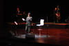 El artista se adueñó del micrófono acompañado de siete músicos y el director de orquesta Bernardo Quezada.