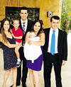 07092014 Los padrinos, Carlos Fernández y Paola Lozoya, acompañados del niño Diego del Moral Murra, estuvieron presentes en la ceremonia.