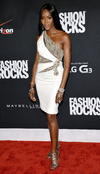 La modelo Naomi Campbell posó a su llegada al Fashion Rocks concert en el centro Barclays en Brooklyn.