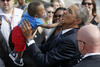 Obama mantuvo cercanía con los familiares de las víctimas durante el evento de conmemoración.