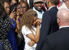 Obama mantuvo cercanía con los familiares de las víctimas durante el evento de conmemoración.