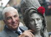 Mitch Winehouse, padre de la cantante, dijo que "fue increíblemente emotivo ver la estatua".