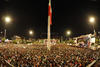 Ante miles de asistentes que se dieron cita en la explanada y alrededores de la Plaza Mayor, el alcalde Miguel Ángel Riquelme, realizó el tradicional Grito de Independencia.