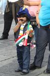 En un acto que generó repudio, policías catearon a niños en el Zócalo.