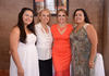 20092014 La futura contrayente se mostró muy contenta en compañía de sus anfitrionas: su mamá, Patricia Sánchez, y sus hermanas, Mariana y Sugery Ramírez Sánchez.