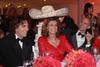 Luciendo un elegante vestido rojo, la diva italiana llegó a su festejo en el Museo Soumaya de la Ciudad de México en compañía de sus hijos Carlo y Edoardo, así como con el empresario Carlos Slim.