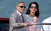 Clooney, soltero empedernido tras haberse divorciado en 1993, eligió la romántica Venecia para dar su "sí quiero" a Amal Alamuddin y convirtió la ciudad en un escenario "hollywoodiano" con fiestas, cenas y, sobre todo, cientos de periodistas de todo el mundo a la espera de "robar" un detalle o una foto de la secreta ceremonia.