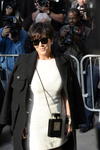 La madre de Kim Kardashian, Kris Jenner fue otra de las estrellas que acudieron al desfile.