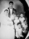 Dra. Adela Mendoza e Ing. Alfredo Gutiérrez Alvarado en su boda el día 4 de mayo de 1991. Los acompañan los niños Alan, Arturo, Alejandro Canela Gutiérrez, Denisse Avianca Mendoza y Zuriely Daynne Gutiérrez Mendoza.