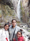 06102014 Sofía (izquierda) con sus amigos en El Cajón del Maipo, Chile.