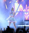 En su tercera visita al país, la cantante estadounidense Katy Perry deslumbró con su “concierto teatral” que ofreció en el Palacio de los Deportes  como parte de su gira The Prismatic World Tour.