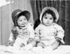 Niñas Edelmira Cervantes Acosta y Rosa María Cassio Martínez en noviembre de 1958, de estimadas familias de San José de Reyes, Durango, y Torreón, Coahuila.