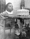 Ing. Valente Arellano Flores (f) celebrando sus tres añitos de vida, festejo organizado por sus padres, Lic. Valente Arellano López (f) y Sra. Consuelo Flores de Arellano (f), en 1943.