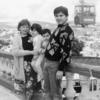 En la Hacienda “Eureka”. De izquierda a derecha, aparecen Isabel Flores, Luis Amador y el propietario Francisco Portilla, en 1973.