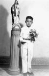 Alejandro Tabares Orta (f) en su Primera Comunión, el
19 de marzo de 1950.