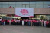 Este lunes, se formó un lazo humano por cientos de personas vestidas de color rosa, en la explanada de la Presidencia Municipal de Gómez Palacio.