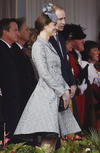 La duquesa portó un vestido gris de Alexander McQueen que dejaba ver levemente su “pancita” de unas 12 semanas de gestación.