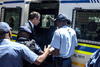 Pistorius fue trasladado en un camión policial a su salida del tribunal.
