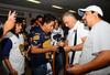 La afición puma de la Comarca Lagunera recibió en el Aeropuerto Francisco Sarabia de esta ciudad al equipo de la Universidad Nacional Autónoma de México.