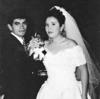 Rosa Hernández Escobedo y Alberto Mendoza Acevedo contrajeron nupcias el día 15 de octubre de 1933. Los acompañan sus padrinos, Sra. Esther Rivas y Sr. Prócoro Castañeda.