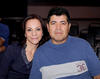 24102014 FIESTA RETRO.  Leslie Rangel y Carlos López.