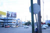 Señales ocultas. La señal de alto (derecha), no se ve con claridad, es en la calzada Abastos y Diagonal Reforma en Torreón.