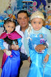 01112014 EN FAMILIA.  Horacio González con Rosa Aideé y Zoé.