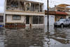 Alberto Porragas, titular de Protección Civil, consideró que se trata de inundaciones graves porque el agua brincó el cordón de la banqueta.