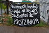 Afuera de la Escuela Normal de Torreón y de la Facultad de Ciencias Políticas de la UA de C, los alumnos realizaron mítines para manifestarse contra la desaparición de los 43 estudientes de Ayotzinapa.