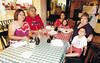 08112014 GRATO FESTEJO.  En un restaurante de la ciudad, festejó un año más de vida  Raquel Echavarri con amigos de la bohemia.