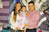 13112014 CUMPLE TRES AñOS.  Camila Picasso Saucedo con sus papás, Krisna Saucedo de Picasso y Dan Picasso.