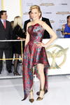 La actriz estadounidense Elizabeth Banks también desfiló por la alfombra roja del evento.