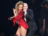 Jennifer Lopez también cantó junto a Pitbull.