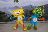 Inspiradas en la exuberante naturaleza brasileña las dos mascotas -amarilla la olímpica y azul la paraolímpica-.
