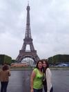 Angelica y Katy en Paris en su reciente viaje de XV Años
