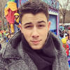 Nick compartió su emoción por participar en el desfile con una "selfie" en las redes sociales.