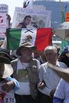 El escritor tuvo momentos de gran activismo político, como lo demuestra esta imagen en que aparece junto a Javier Sicilia encabezando la Marcha Nacional por la Paz al  zócalo de la ciudad de México.
