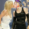 Miley publicó una foto en la que recordó el famoso beso entre Madonna y Britney pero reemplazó el rostro de la “Reina del Pop” por el de ella misma.