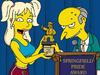 Britney Spears recibió un premio de manos del Señor Burns, dueño de la planta nuclear de Springfield y jefe de Homero Simpson.