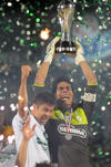 El 20 de mayo de 2012, logró su segundo título de liga con Santos y su tercero en primera división.