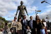 La ceremonia de inauguración de la estatua de Ronaldo contó con la presencia de la familia del futbolista, incluyendo al hijo, la madre y los hermanos, así como varios dirigentes públicos, encabezados por el presidente de la región autónoma de Madeira, Alberto João Jardim.