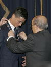 Antes, en el parlamento autónomo de Madeira, Ronaldo recibió el Cordón Autonómico de Distinción, la condecoración más alta de la región.