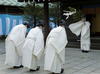 En Tokio, varios sacerdotes sintoístas participaron en un ritual de final de año.