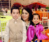 06012015 Lupita en compañía de sus hijos, José Alejandro y Sandra Natalia.