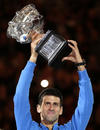 Djokovic recibió los mayores aplausos durante las presentaciones, pero abundaban las banderas escocesas en las tribunas. Algunos serbios gritaban "Adje Nole", vamos Nole en serbio.