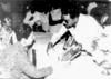 01022015 HipÃ³lito TreviÃ±o, Srio. Gral. de la CNC en San Pedro en 1972, entregando un regalo a Amalia SolÃ³rzano Viuda de CÃ¡rdenas.