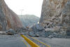 Alrededor de 100 toneladas de roca caliza cayeron sobre el bulevar Laguna, lo que obligó a su cierre inmediato.