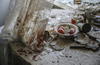 La imagen  del fotógrafo ruso Sergei Ilnitsky que muestra los daños materiales en la mesa de cocina de una casa en el centro de Donetsk, Ucrania,  tras resultar alcanzada por el fuego de artillería durante los enfrentamientos entre las Fuerzas Armadas ucranianas y las milicias prorrusas el 26 de agosto de 2014 ganó en la categoría de fotografía en solitario de noticias generales.