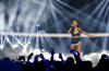 Ariana Grande se encargó de llenar la media parte del encuentro con canciones de su repertorio.
